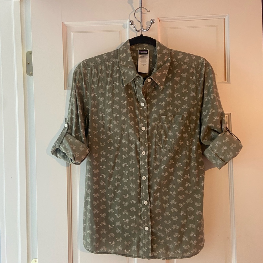 Patagonia Green Casual 100% Cotton Button Down Shirt with Floral Print